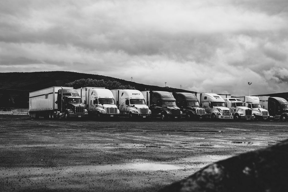 Mercedes-Benz Actros 1845 s polpriklopnikom Krone